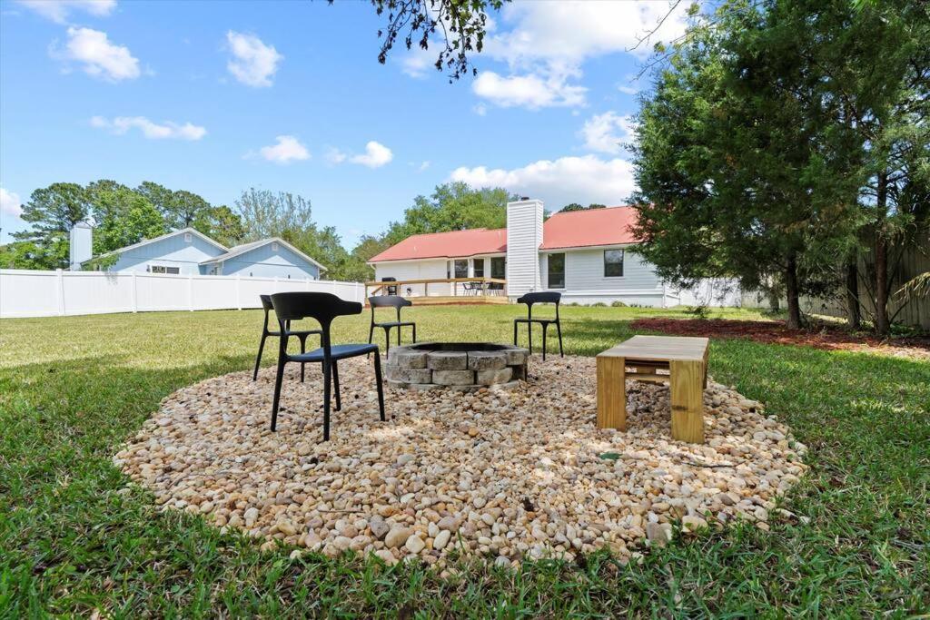 Spacious Home Near Beach, Large Yard, Game Room And Dog Friendly Джэксонвиль Экстерьер фото